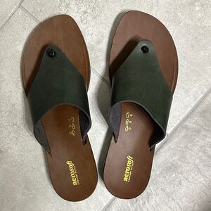 NWOT AeroSoft Women's Green and Brown Sandals